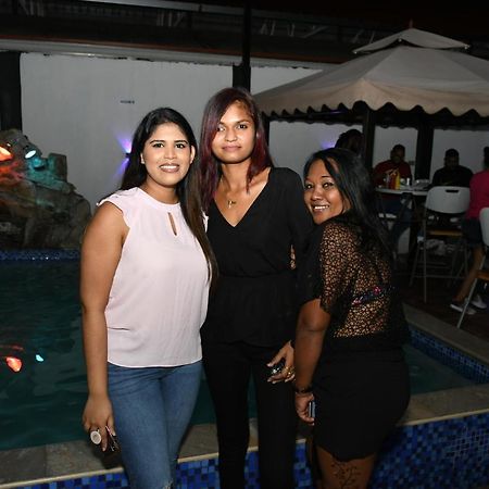 Metro Hotel Couva Eksteriør billede