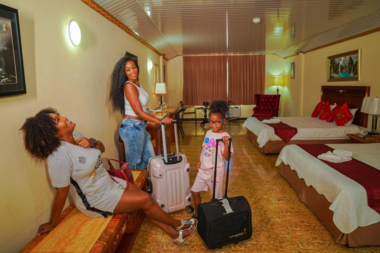 Metro Hotel Couva Eksteriør billede