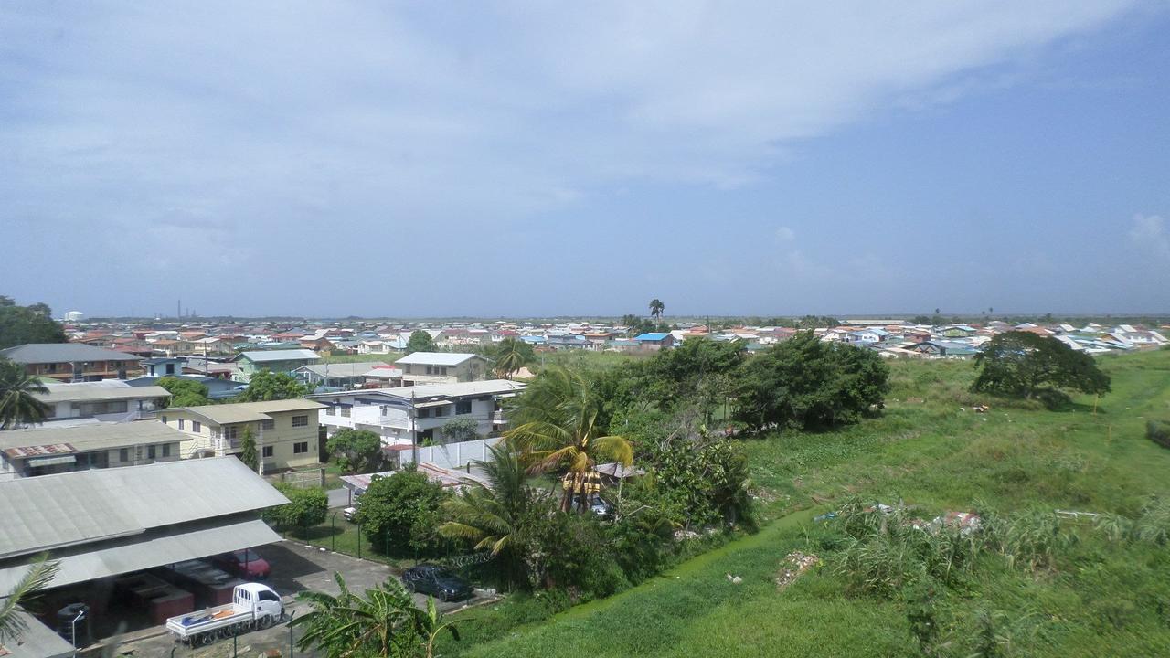 Metro Hotel Couva Eksteriør billede